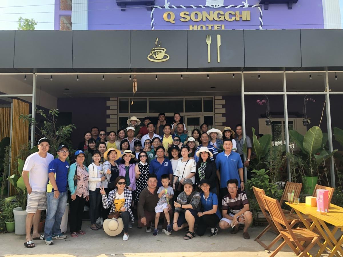 Q Songchi Hotel Chi Khu Co Ong ภายนอก รูปภาพ